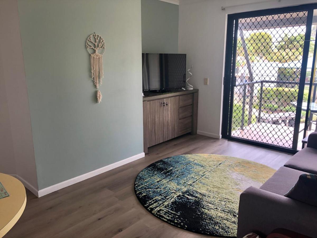 Apartment In 4* Resort - Pool Views - Great Location Noosaville Buitenkant foto